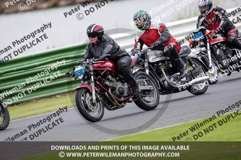 Vintage motorcycle club;eventdigitalimages;mallory park;mallory park trackday photographs;no limits trackdays;peter wileman photography;trackday digital images;trackday photos;vmcc festival 1000 bikes photographs